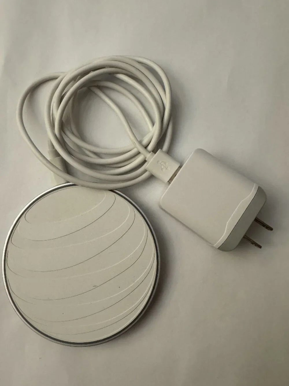 AT&T 15W Fast Wireless Charging Pad Qi Charger Model 06351 w/ Adapter Cable